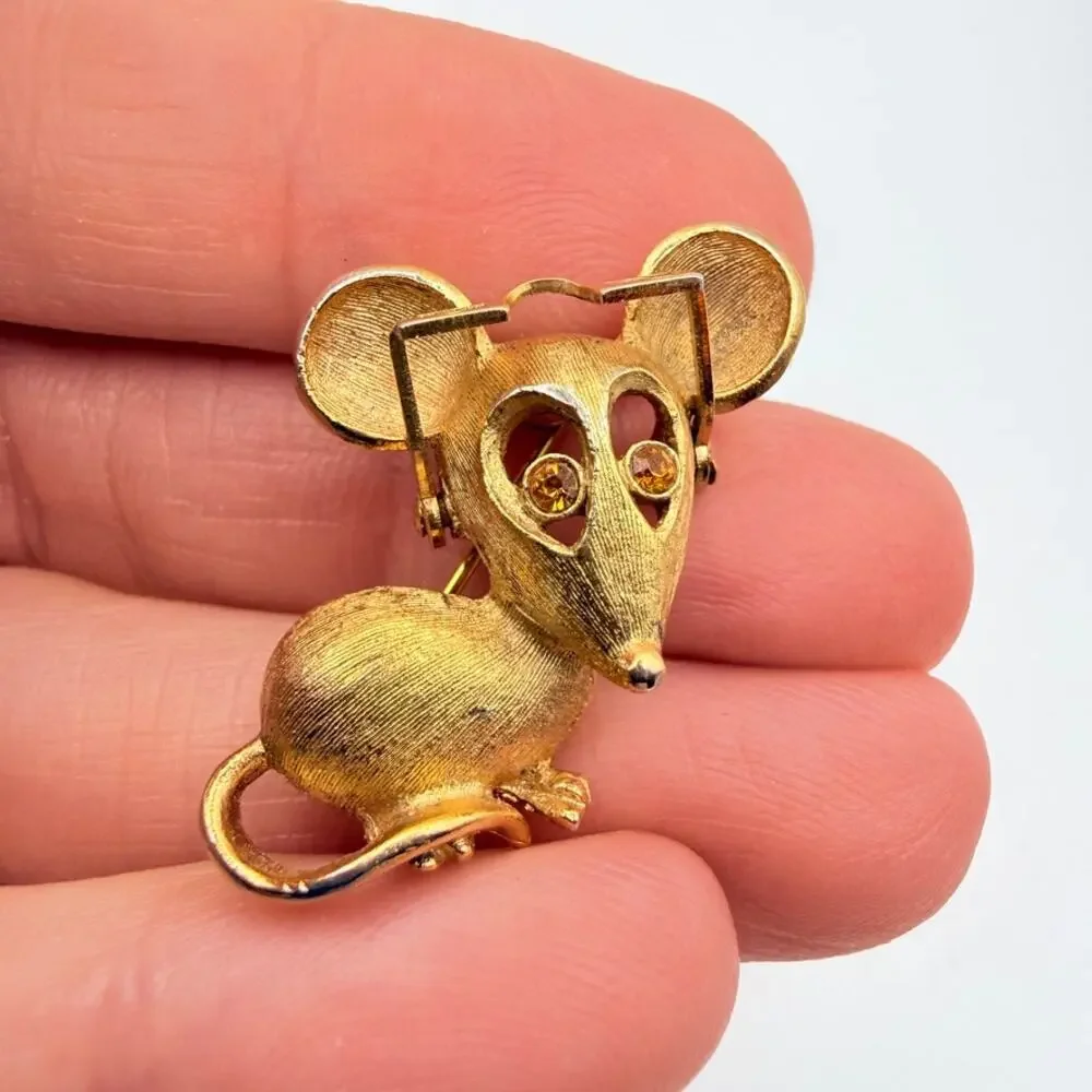 Avon Spectacular Mouse 1973 Brooch Pin Moveable Eyeglasses Goldtone Crystal Eyes